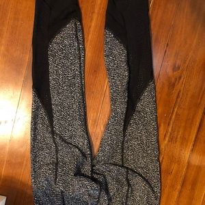 Black and white lululemon